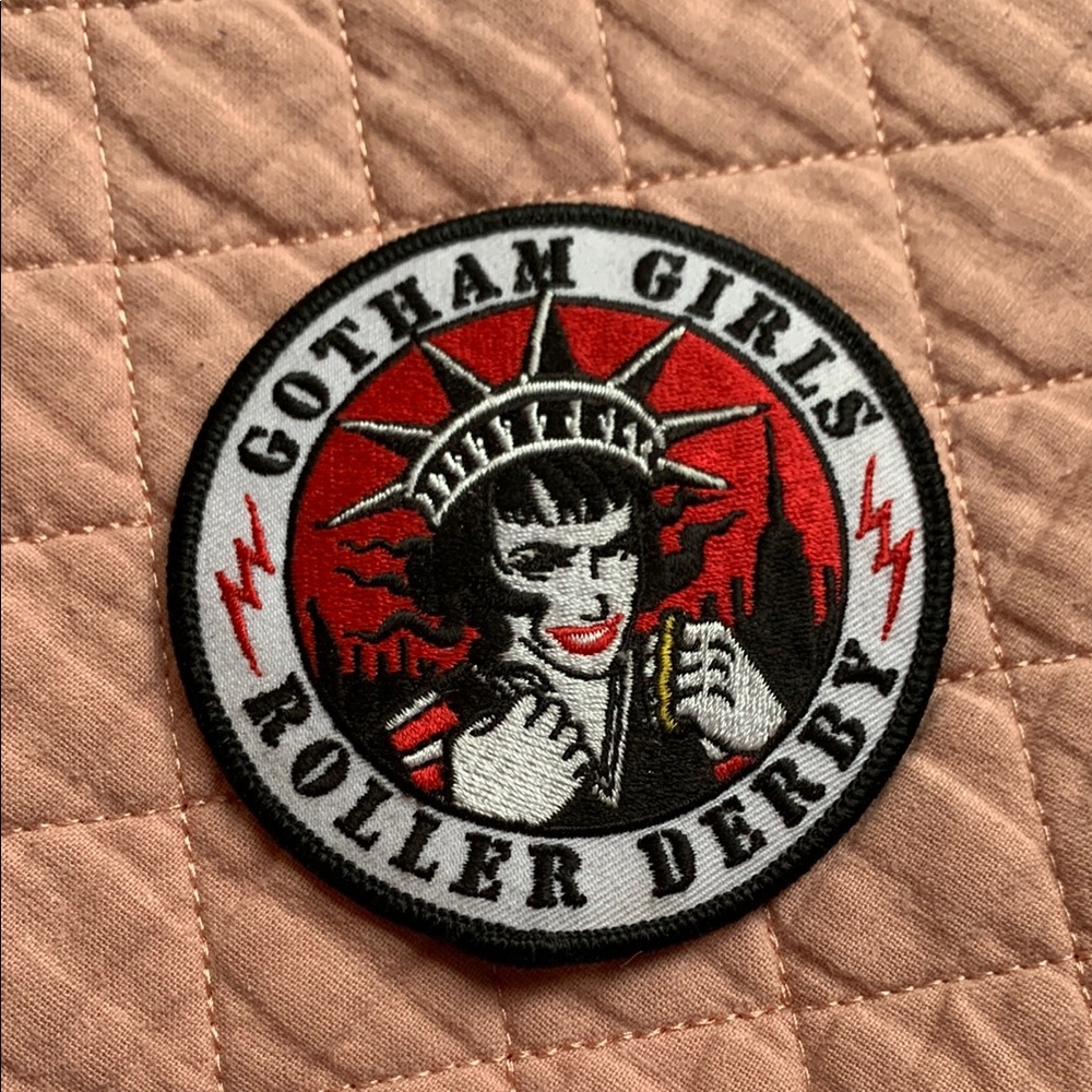 VINTAGE  - Round Embroidered patch  - Gotham Girls Roller Derby (previous logo)